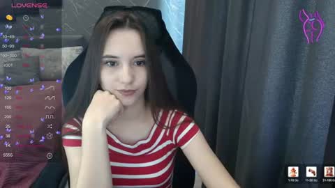 Snapshot of aliceweiss_ chatting on July 7, 2026, 9:24 am Alice online show from July 7, 2026, 9:24 am