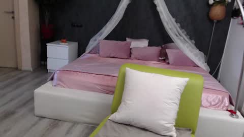 alicewiss online show from June 26, 2026, 7:57 am