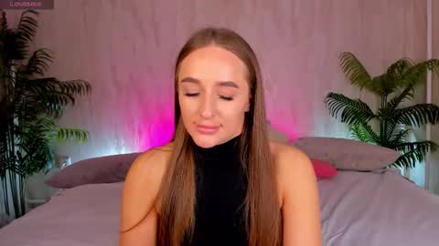 Mia online show from September 29, 2025, 1:22 am