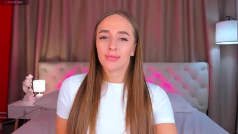 Mia online show from October 1, 2025, 1:44 am