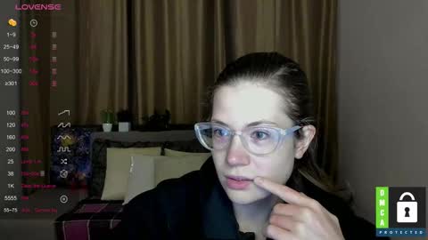 Snapshot of alicia_folow chatting on October 1, 2025, 11:27 am Alicia online show from October 1, 2025, 11:27 am