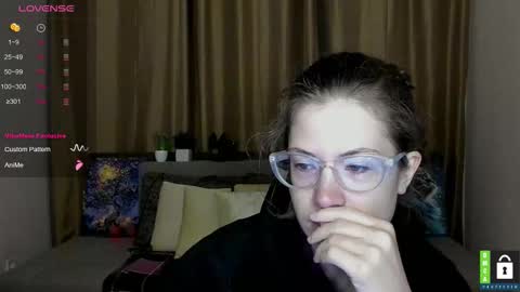 Snapshot of alicia_folow chatting on October 10, 2025, 5:17 am Alicia online show from October 10, 2025, 5:17 am