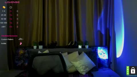 Snapshot of alicia_folow chatting on October 21, 2025, 5:35 pm Alicia online show from October 21, 2025, 5:35 pm