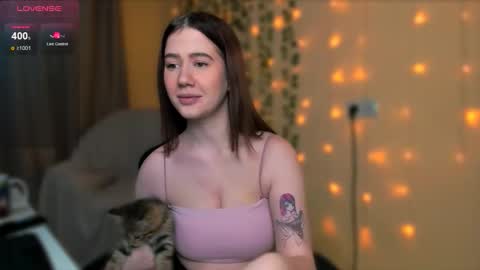 Snapshot of alicia_hines chatting on November 3, 2025, 9:43 am Alicia online show from November 3, 2025, 9:43 am