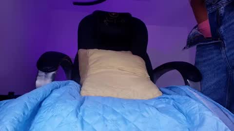 Alicia Kyse  online show from April 14, 2026, 3:01 am