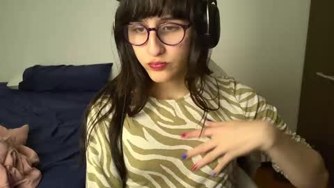 Snapshot of alicia_love29 chatting on January 6, 2025, 4:15 am Alice online show from January 6, 2025, 4:15 am