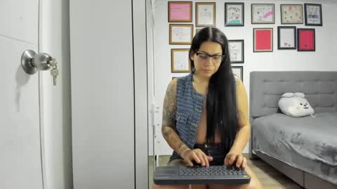 alicia_rainbow online show from June 29, 2026, 3:57 am