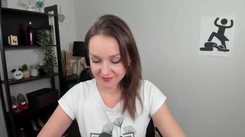 Snapshot of alicialux chatting on December 18, 2024, 3:00 pm Alicia online show from December 18, 2024, 3:00 pm
