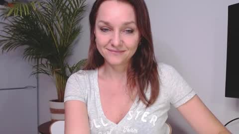 Snapshot of alicialux chatting on January 9, 2025, 10:52 am Alicia online show from January 9, 2025, 10:52 am