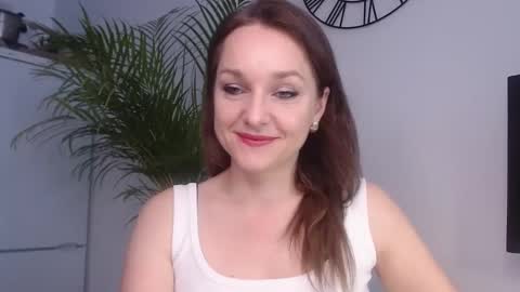 Snapshot of alicialux chatting on February 5, 2025, 8:11 am Alicia online show from February 5, 2025, 8:11 am