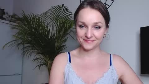 Snapshot of alicialux chatting on February 12, 2025, 4:22 pm Alicia online show from February 12, 2025, 4:22 pm