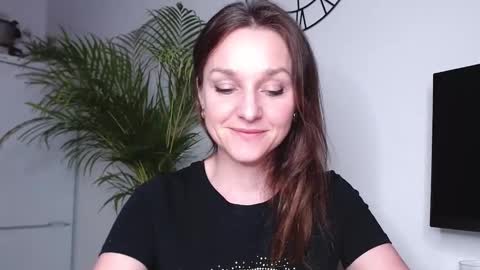Snapshot of alicialux chatting on February 18, 2025, 8:25 pm Alicia online show from February 18, 2025, 8:25 pm