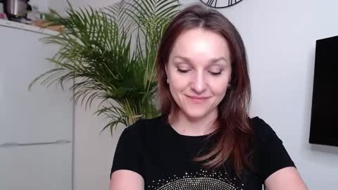 Snapshot of alicialux chatting on February 19, 2025, 3:27 pm Alicia online show from February 19, 2025, 3:27 pm