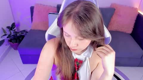 Snapshot of aliciamoonx chatting on November 21, 2025, 12:15 pm aliciamoonx online show from November 21, 2025, 12:15 pm