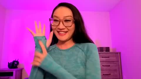 Snapshot of aliciaz3 chatting on October 5, 2025, 5:22 pm Alicia Hebi online show from October 5, 2025, 5:22 pm