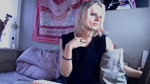 Snapshot of alien_bella chatting on February 28, 2026, 1:23 pm Alien Bella online show from February 28, 2026, 1:23 pm