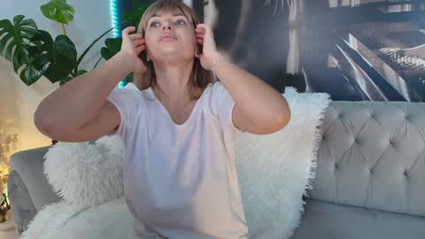 Aliessia online show from January 12, 2026, 1:38 pm