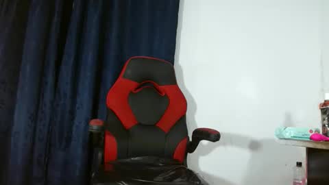 Snapshot of aliison_hot_84463 chatting on December 19, 2025, 5:03 am Michelle online show from December 19, 2025, 5:03 am