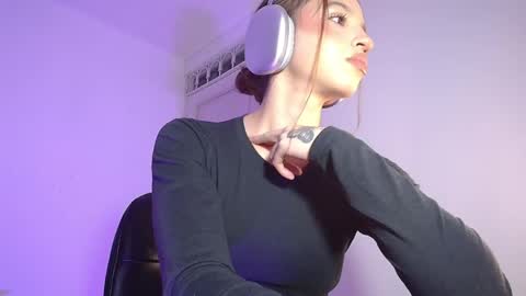 Snapshot of alina_lee01 chatting on May 19, 2026, 1:11 am NYX online show from May 19, 2026, 1:11 am