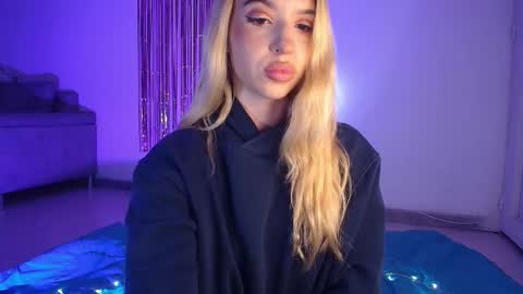 Snapshot of alina_lee_t chatting on October 7, 2025, 2:42 am Alina online show from October 7, 2025, 2:42 am