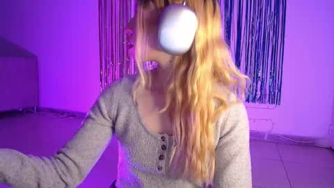 Snapshot of alina_lee_t chatting on October 29, 2025, 2:47 am Alina online show from October 29, 2025, 2:47 am