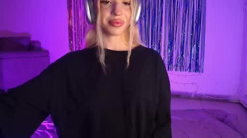 Snapshot of alina_lee_t chatting on November 9, 2025, 1:48 am Alina online show from November 9, 2025, 1:48 am