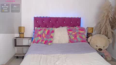 Snapshot of alinakiss_ chatting on September 29, 2025, 7:46 am lili online show from September 29, 2025, 7:46 am
