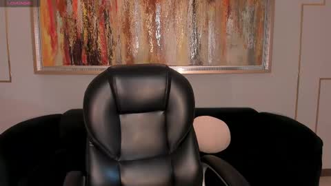 alinakravitz_ online show from October 1, 2025, 11:27 am