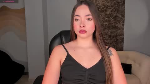 alinakravitz_ online show from October 20, 2025, 11:10 am