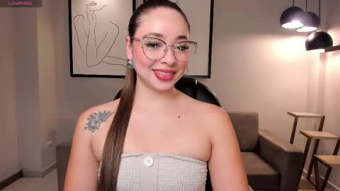 alinakravitz_ online show from October 29, 2025, 12:07 pm