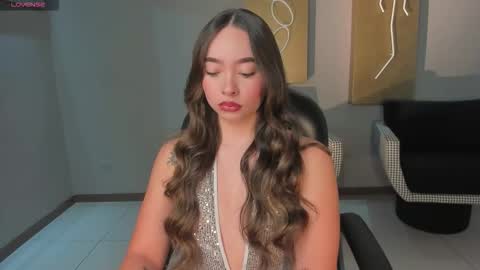 alinakravitz_ online show from November 19, 2025, 11:32 am