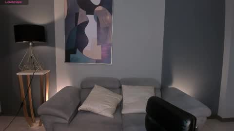 alinakravitz_ online show from March 21, 2026, 12:10 pm