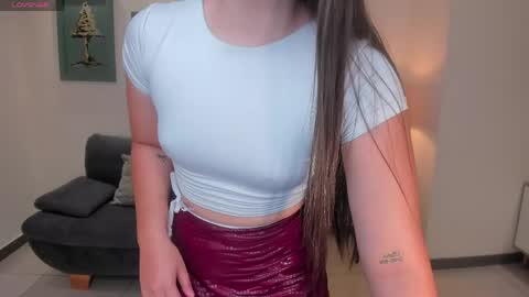 alinakravitz_ online show from May 27, 2026, 1:57 am
