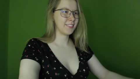 alinasei online show from June 17, 2026, 6:05 am