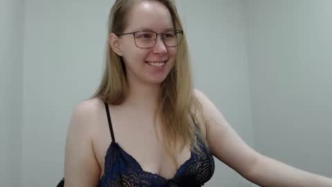 alinasei online show from July 7, 2026, 6:27 am