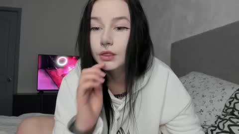 Aline Greeeen online show from March 17, 2026, 8:17 am