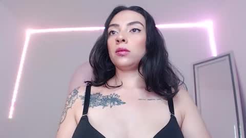 Snapshot of alisa__cain chatting on February 24, 2025, 6:05 am Alejandra online show from February 24, 2025, 6:05 am