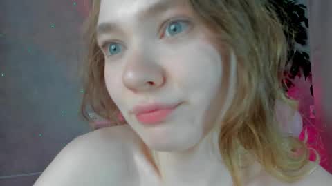 Snapshot of alisa_lesly chatting on January 19, 2025, 10:17 am Alisa GMT2 Wen - Sun 10 AM - 4 PM except Monday and Tuesday online show from January 19, 2025, 10:17 am