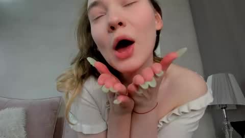 Snapshot of alisa_lesly chatting on February 7, 2025, 7:40 am Alisa GMT2 Wen - Sun 10 AM - 4 PM except Monday and Tuesday online show from February 7, 2025, 7:40 am