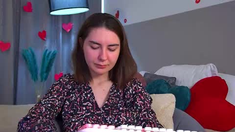 Alisa online show from June 7, 2026, 6:39 am