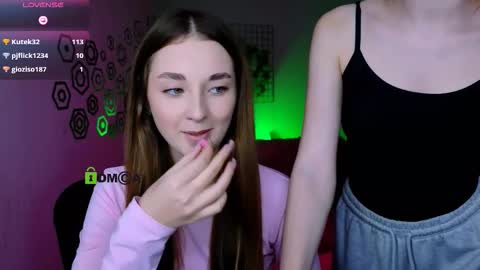 Alisa online show from November 19, 2025, 1:11 pm