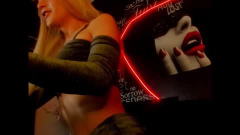 alishaa_nixx online show from November 8, 2025, 5:56 pm