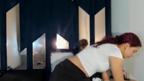 alishaevans_rs online show from November 17, 2025, 3:07 pm