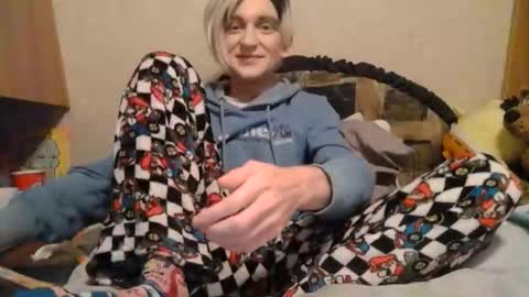 Alisha online show from April 12, 2026, 4:28 am