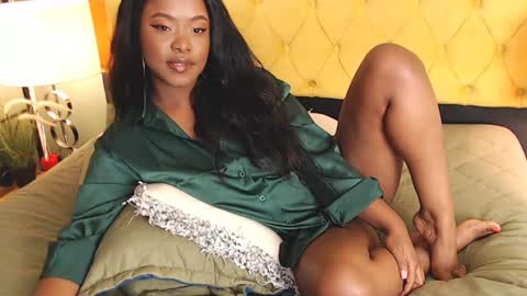 Luna online show from January 8, 2025, 9:34 pm