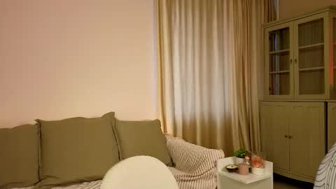 Alisia online show from November 17, 2025, 8:31 am