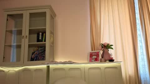 Alisia online show from March 26, 2026, 7:14 am