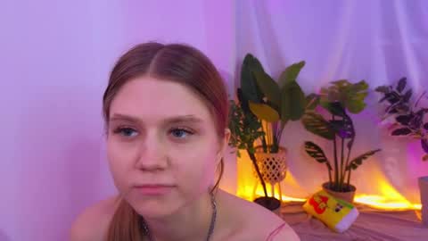 Snapshot of alisia_spinnet chatting on December 5, 2024, 1:06 pm Alisia online show from December 5, 2024, 1:06 pm