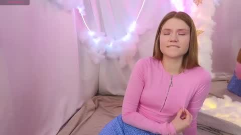 Alisia online show from October 12, 2025, 9:30 am