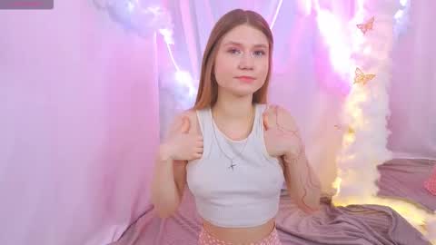 Alisia online show from October 19, 2025, 3:56 pm